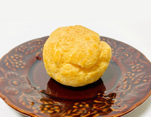 『シュークリーム』食べるの待って！たった数秒で食べやすくなる♡知っていると地味に便利な裏ワザ