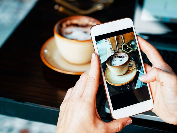 〈60代からのスマホ〉不慣れな人は要注意!スマホ利用で「ゼッタイやっちゃダメなこと」4つ