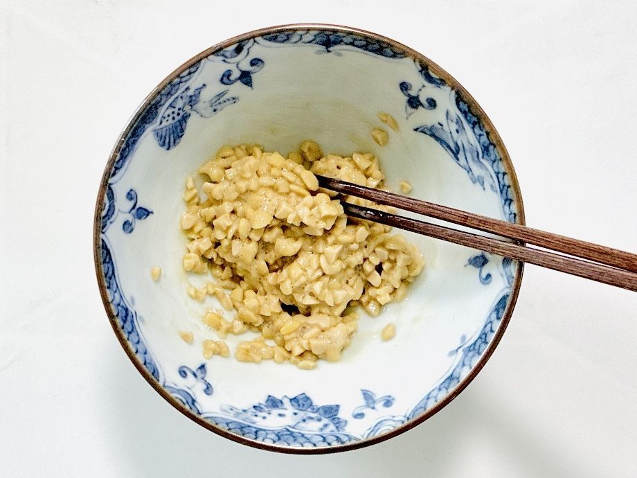 納豆の『ネバネバ』をこすらずに落とす方法！放置だけでスルリ。今日から試したくなる裏ワザ