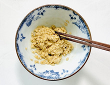 納豆の『ネバネバ』をこすらずに落とす方法！放置だけでスルリ。今日から試したくなる裏ワザ