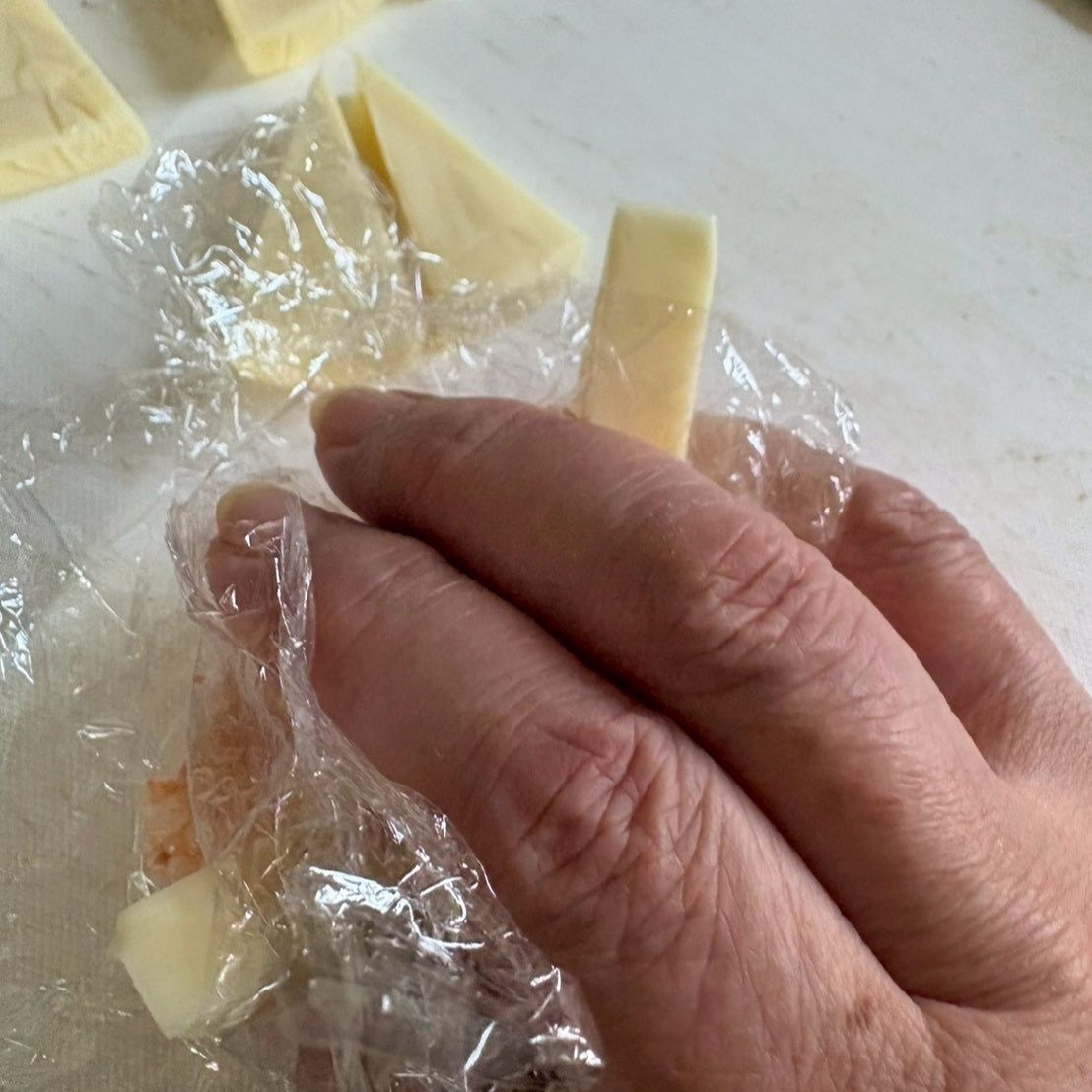 ⑦握る時は角の間に指を入れてこんな感じ！