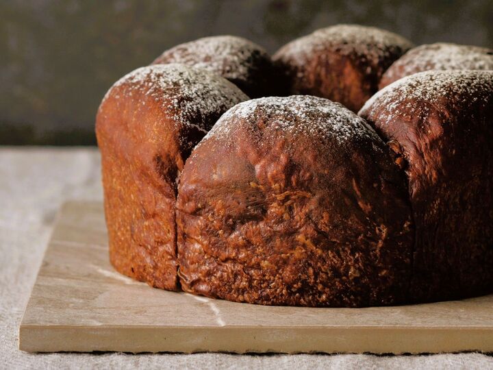 シフォン型で焼くと美味しい!「チョコちぎりパン」の作り方。生地に生クリームを加えて、しっとりした焼き上がりに♪