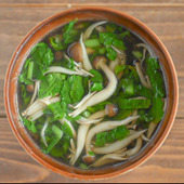 栄養たっぷり！大根の葉としめじのスープ