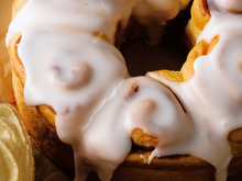 シフォン型で焼くと美味しい！北欧風の「シナモンロール風ちぎりパン」の作り方。たっぷりのシナモンシュガーでどうぞ♪