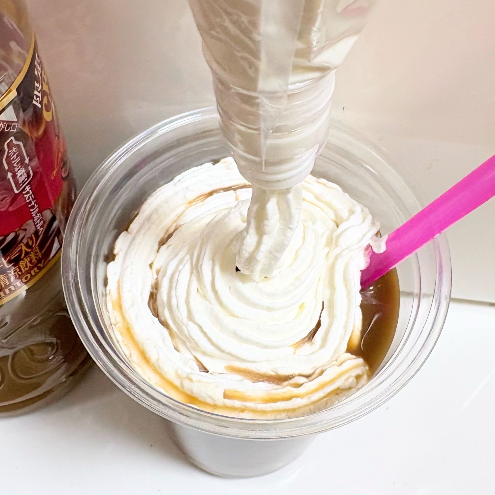 ホイップをトッピングします