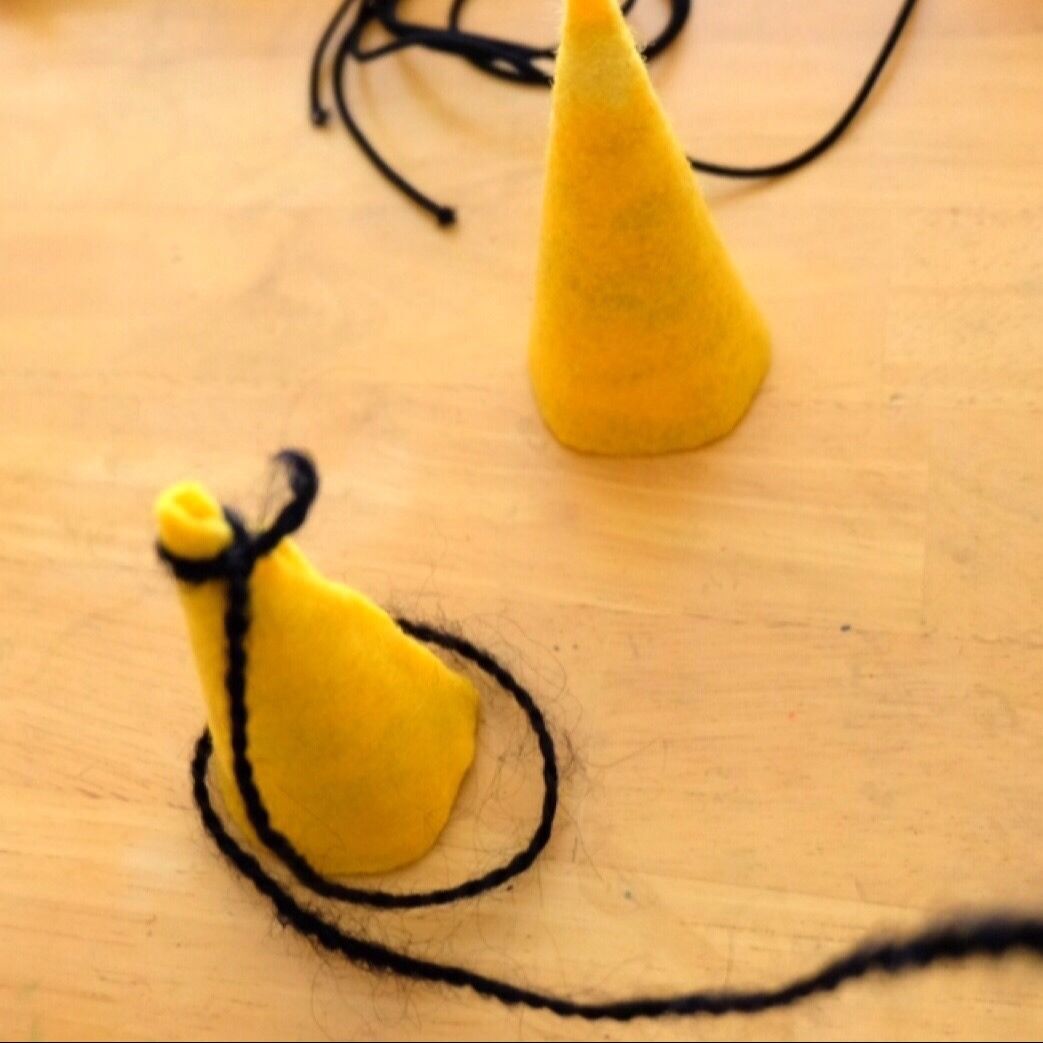 毛糸を巻き付けます