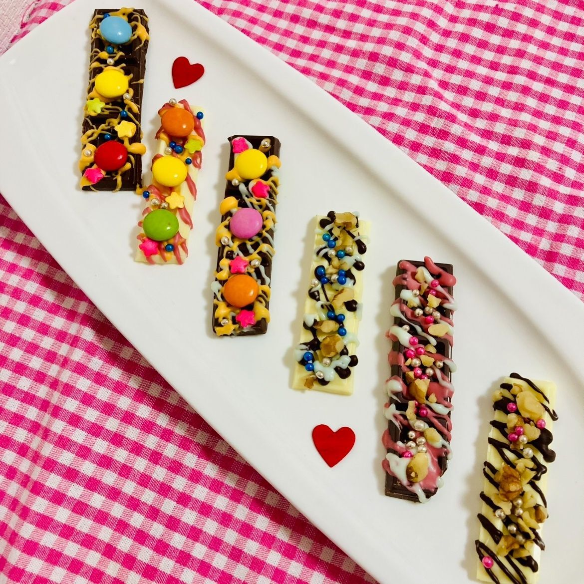 ③冷蔵庫に入れ、チョコペン部分が固まったら完成です