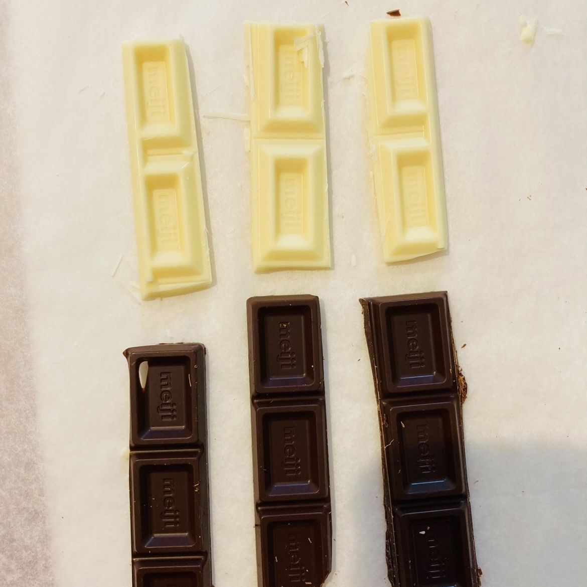 ①板チョコを細長くカットします