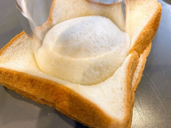 コップで「ギュッ」とするだけ♡いつもの食パンが爆速で〈ランチパック風〉になる凄ワザ!