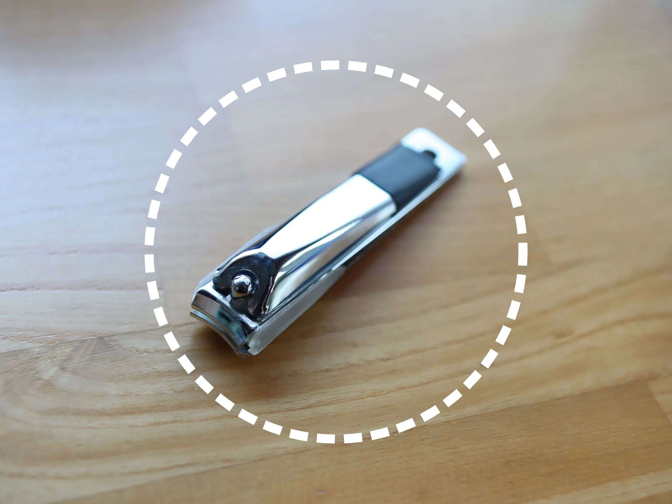 今すぐできる『爪切りの研ぎ方』が簡単すぎた！〈銀色の紙〉を切るだけで切れ味が復活。