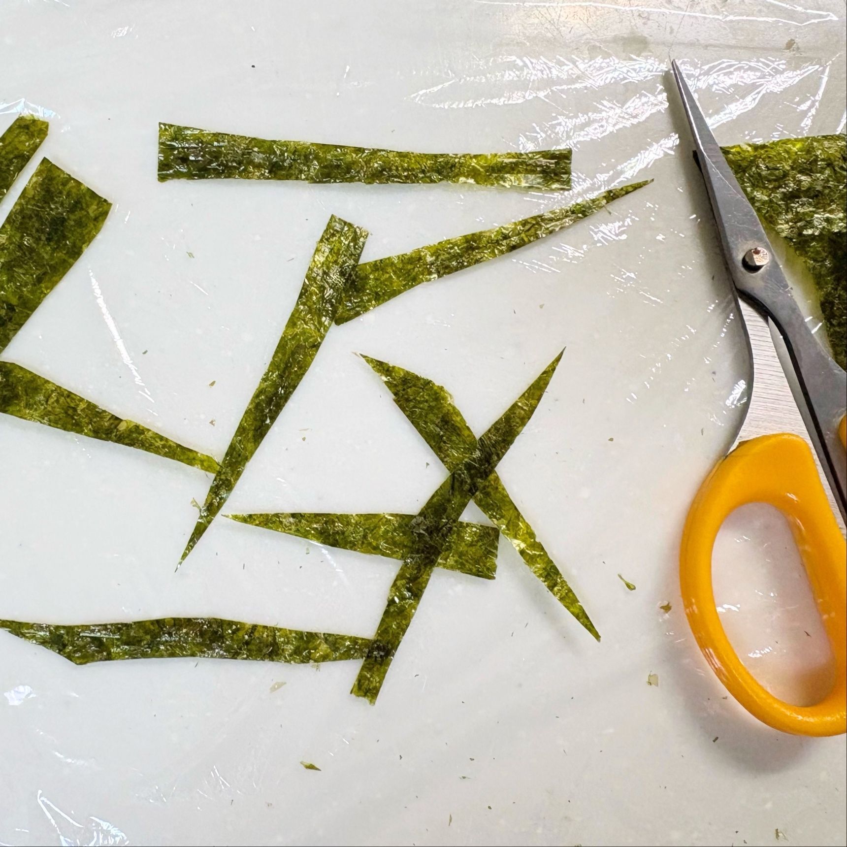 海苔をシマシマにカットします