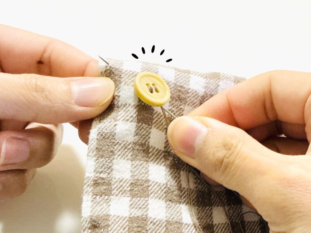 「玉結び」も「玉止め」もしなくてOK！？超簡単なボタンのつけかた。プロ並みにきれいな仕上がりに♪