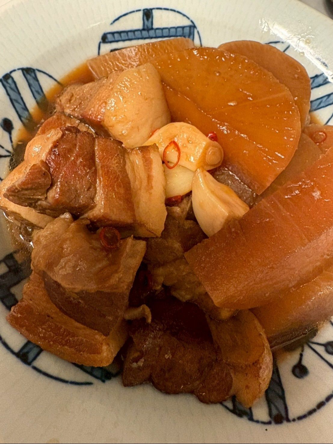 黒酢で煮た豚バラと大根の角煮！