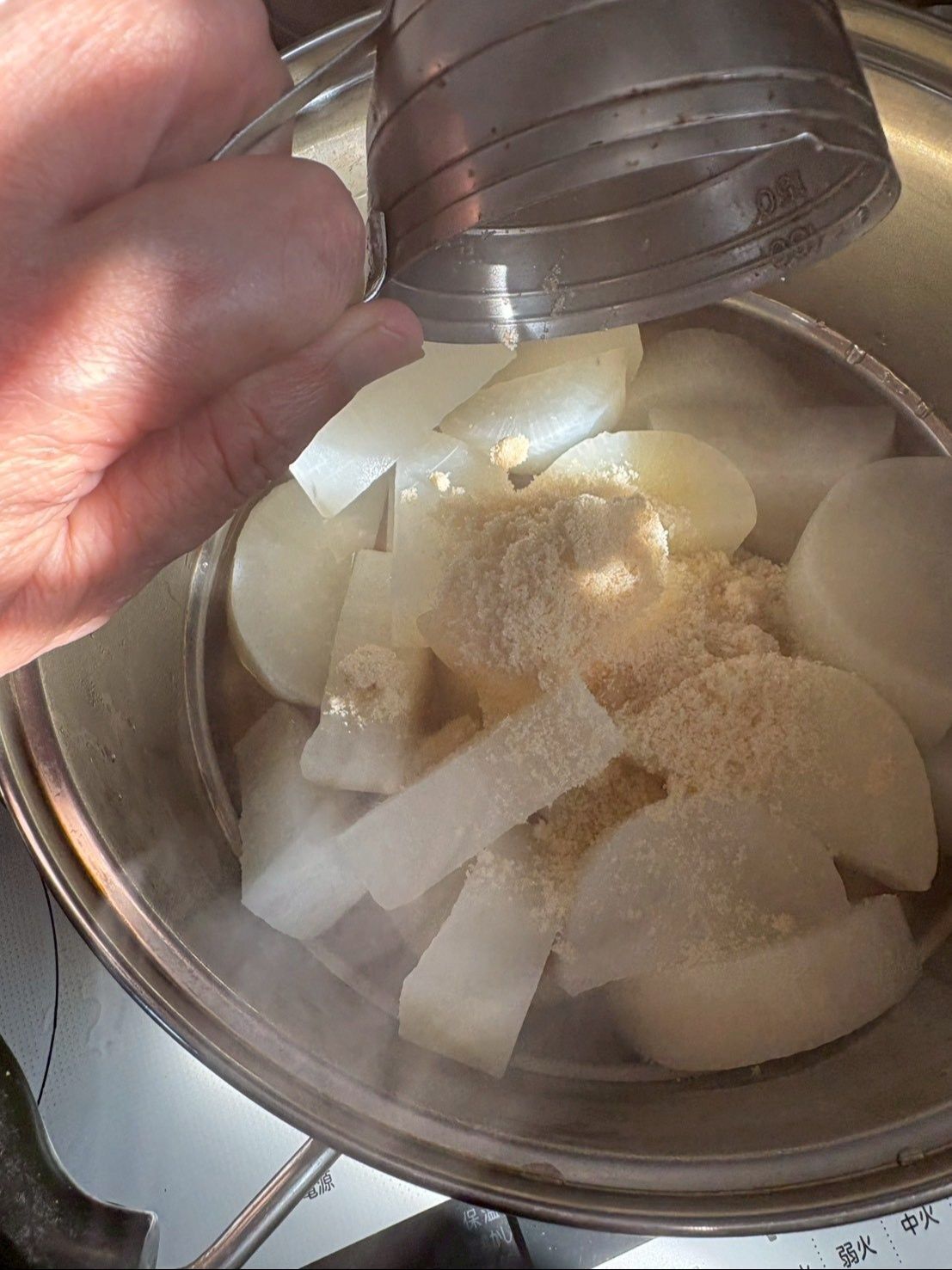 砂糖もカップ1杯ぐらい入っています。