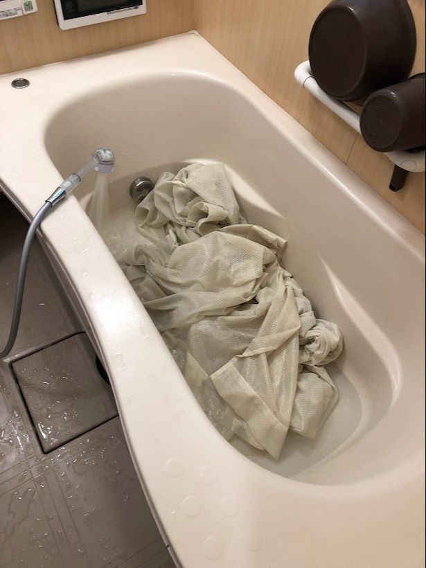 カビているカーテンは…