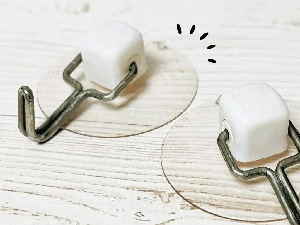 付きが悪くなった「吸盤フック」を復活させる方法。身近なキッチンアイテムがお役立ち！