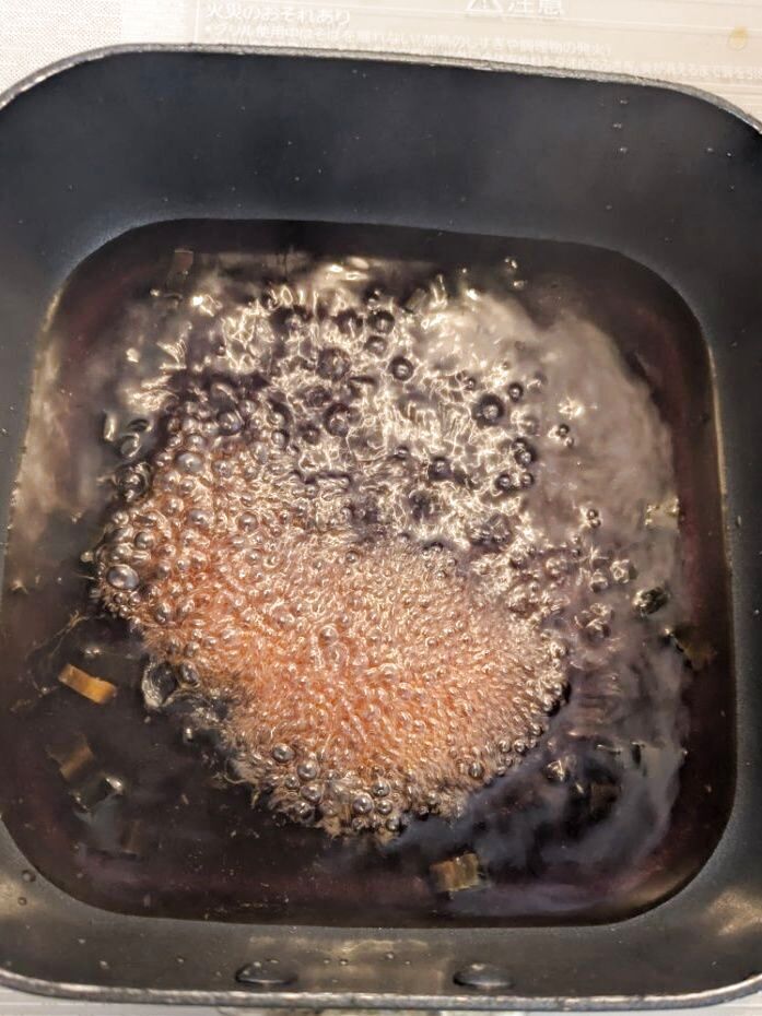 調味料＋昆布を鍋に入れて沸騰させる。