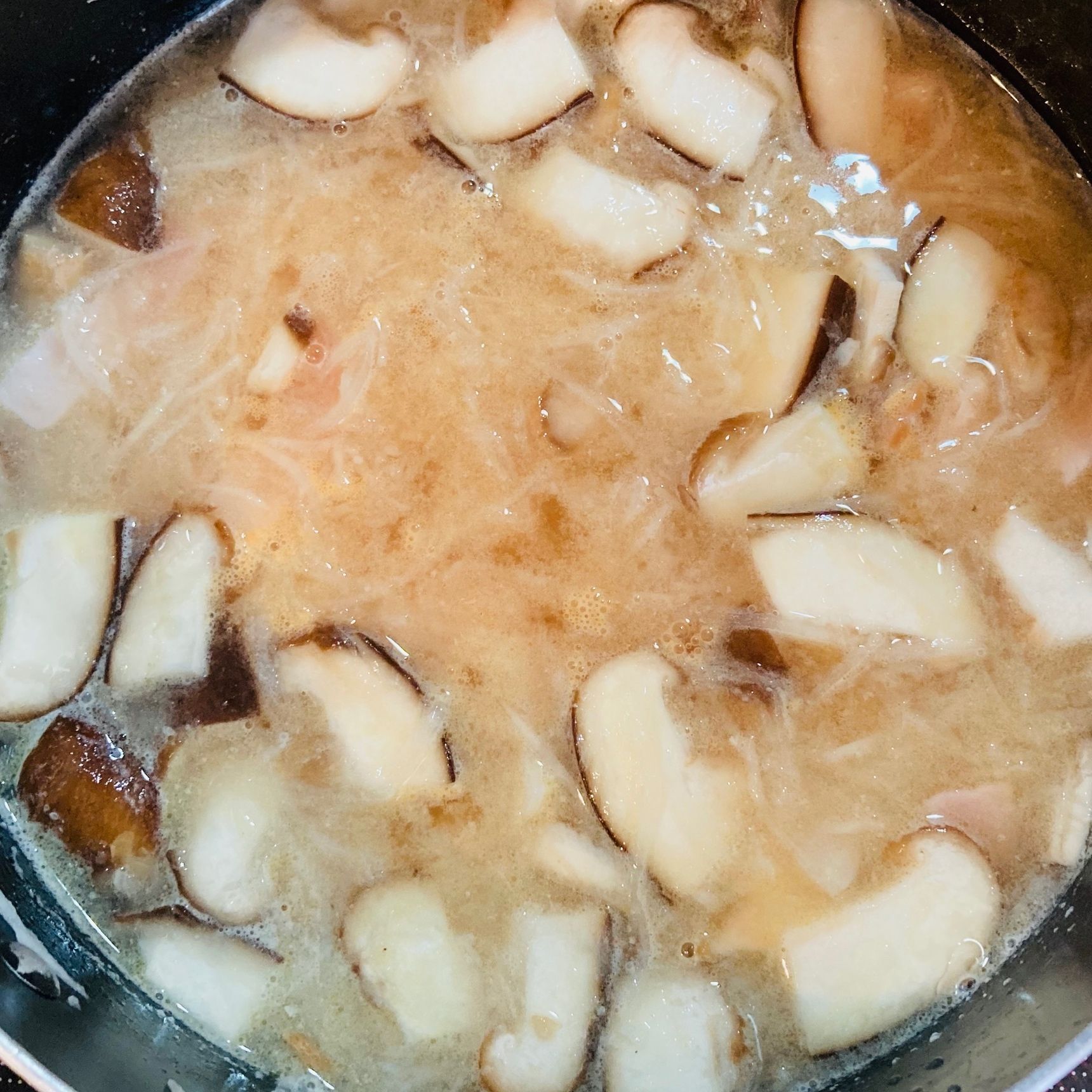 ③水、調味料を加えて煮て完成です