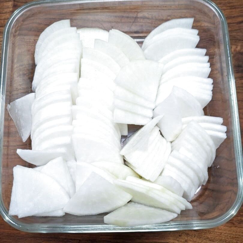 大根を耐熱容器に入れる。