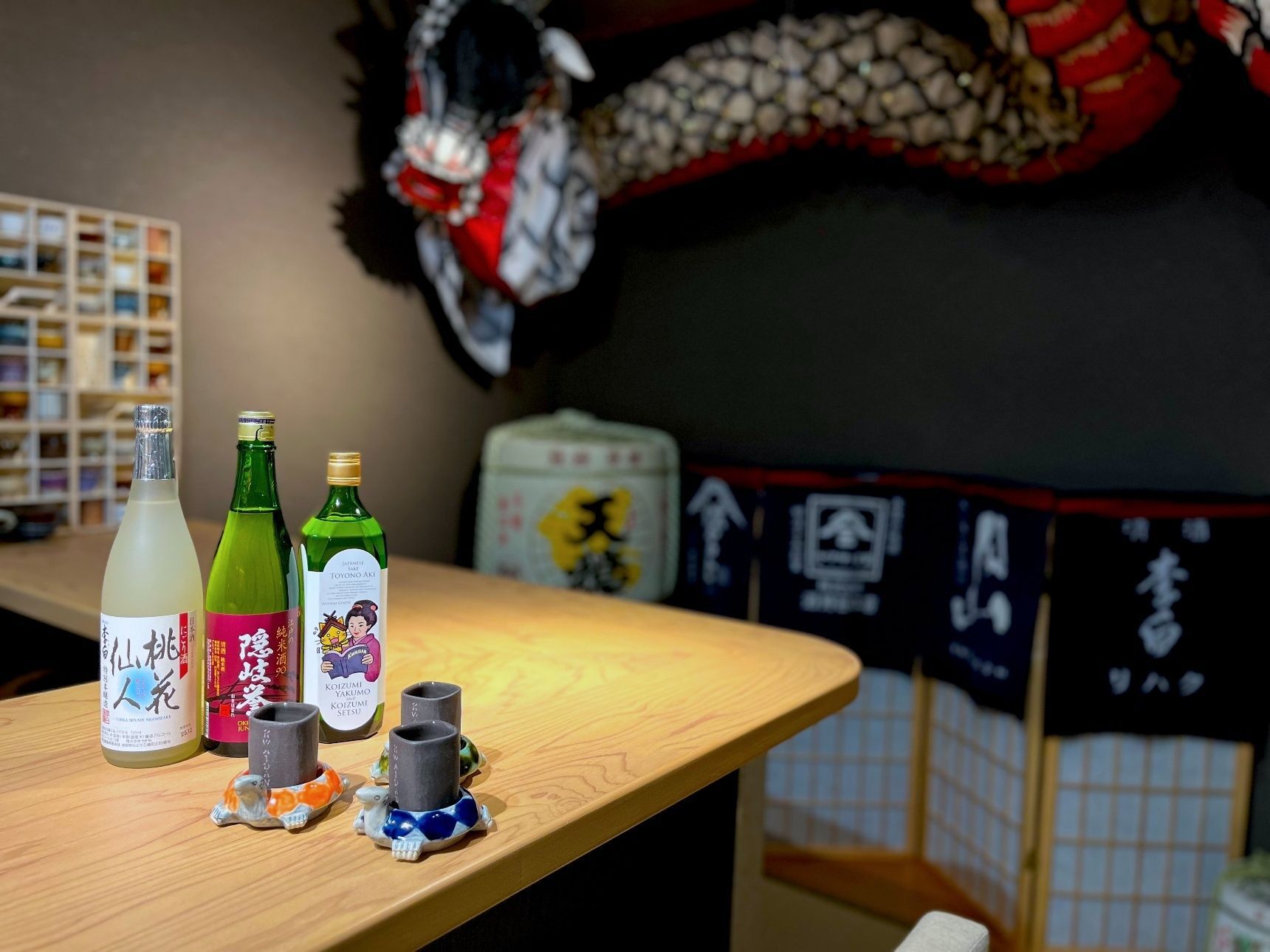 BARで、客室で。40種類以上の日本酒を飲み比べ