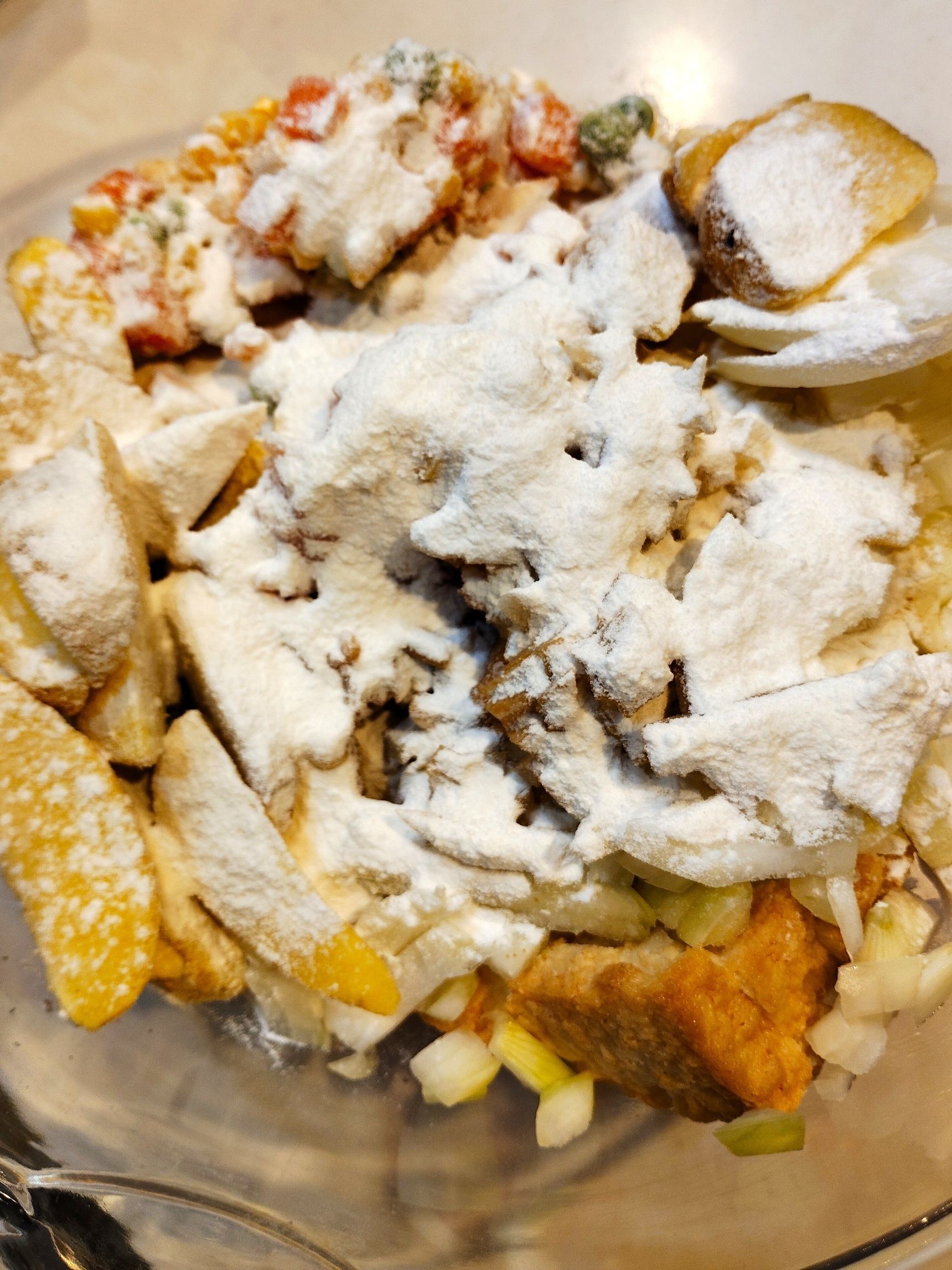 材料をハサミで切って入れる