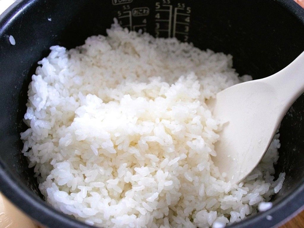 ご飯を釜の中で広げちゃダメ！炊いたご飯がマズくなる"御法度"3つ！