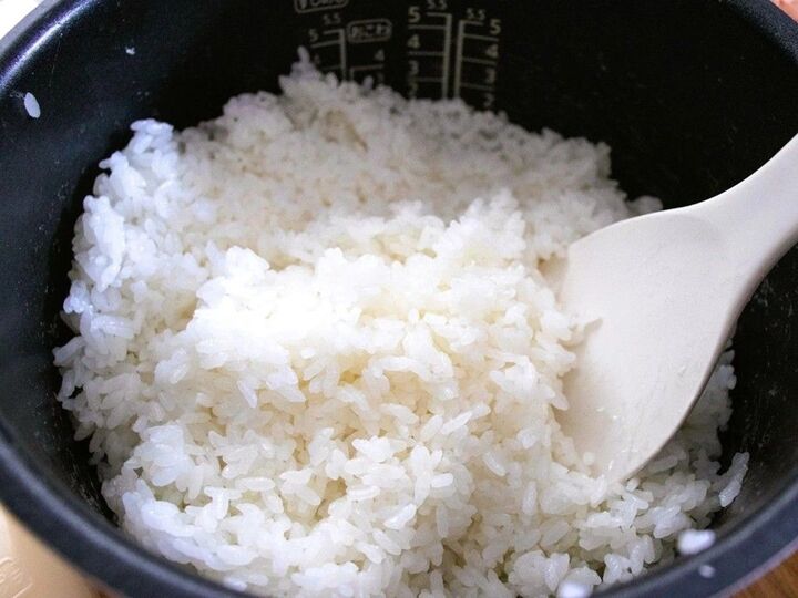 ご飯を釜の中で広げちゃダメ!炊いたご飯がマズくなる"御法度"3つ!