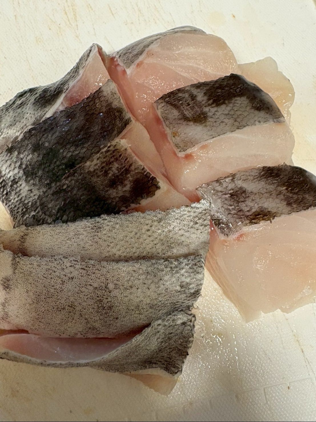 タラの切り身はぶつ切りにしました。