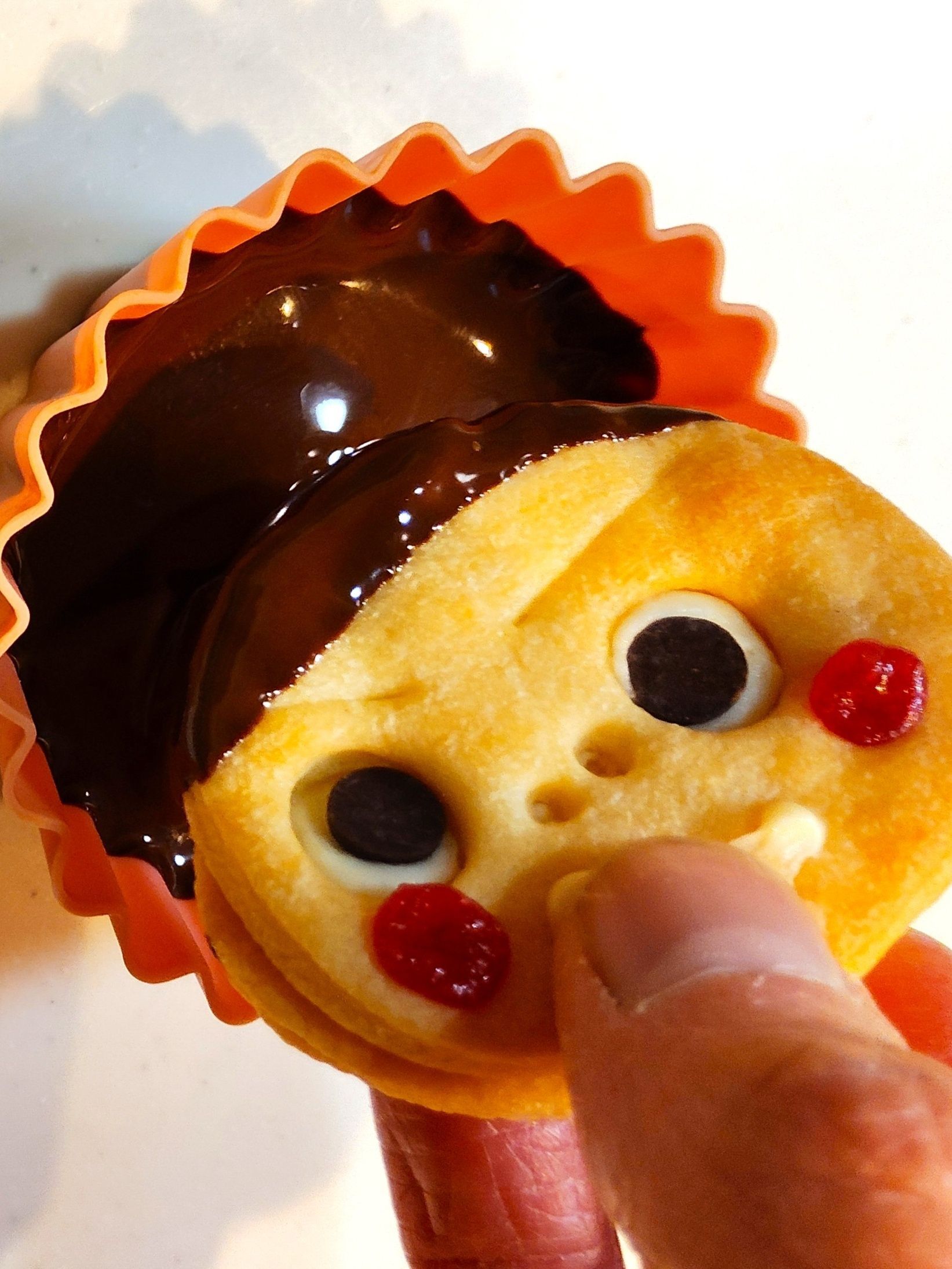 髪部分をチョコで