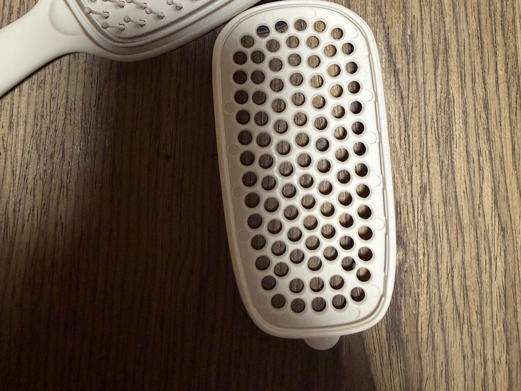 スリコにあった！「はがす」だけで使いやすく掃除が楽になる便利グッズ