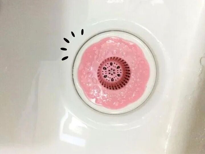 「ペットボトル」で超簡単♪洗面所の排水口のお掃除。細かい溝までスッキリ!