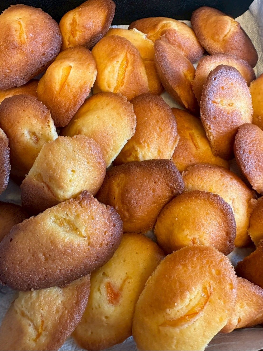 型からどんどん外して冷まします。