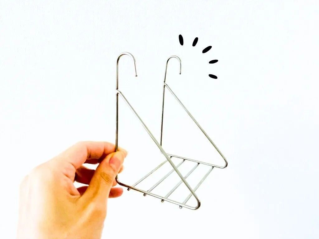 【セリア】フックで引っ掛けるモノではありません。設置してみたら…収納力が爆上がりするグッズでした♪