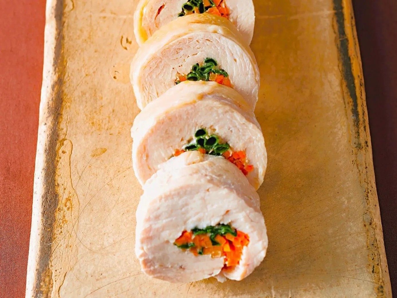 1枚150円の鶏むねで作る「梅みそチキンロール」の作り方。お箸が止まらない美味しさです♪