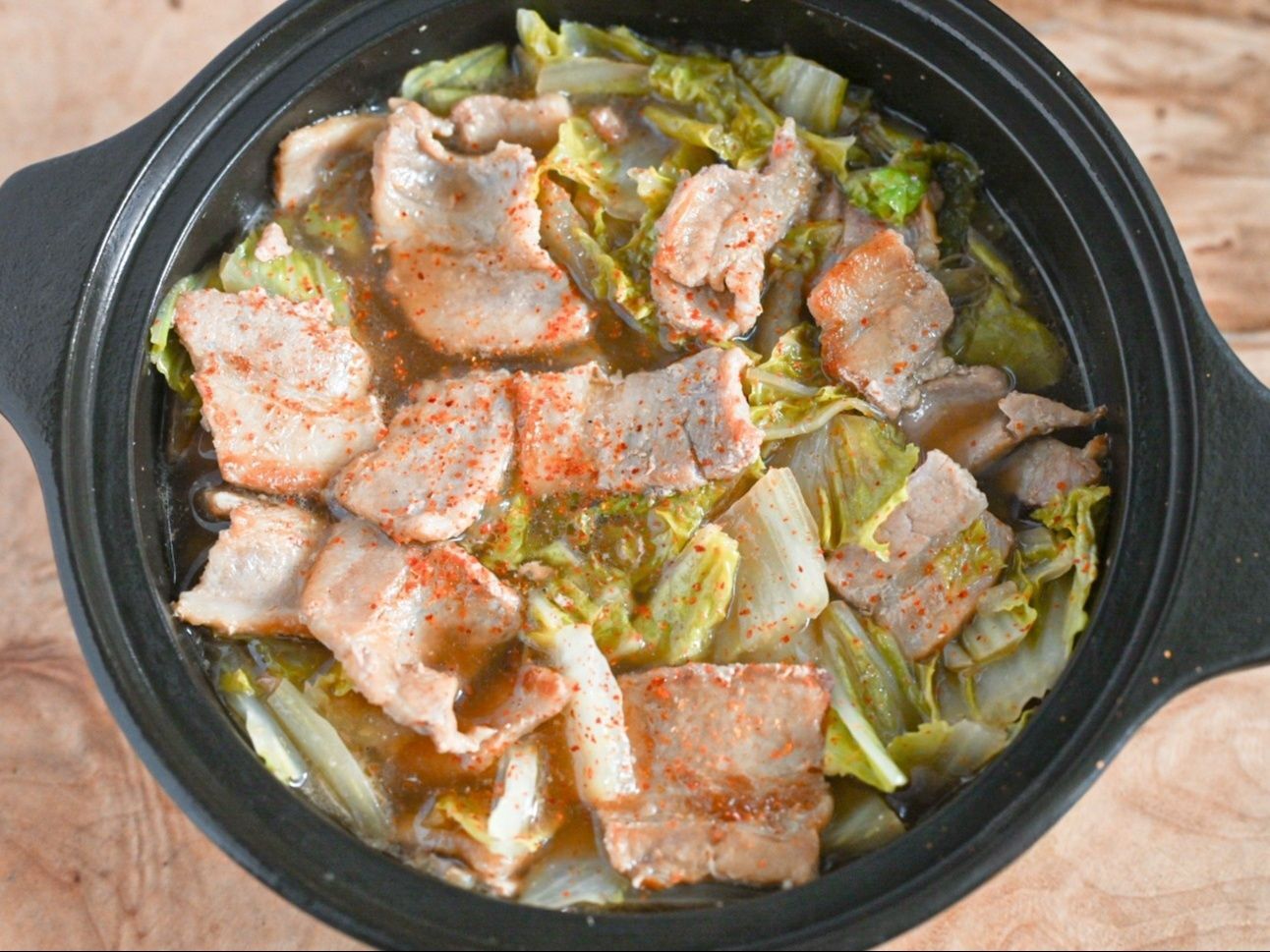 メイン食材2つだけ！豚バラ肉と白菜のめんつゆ鍋