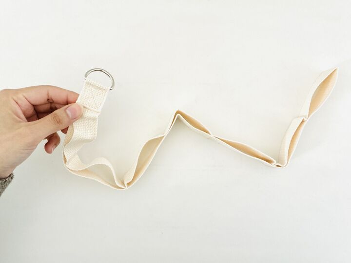 【セリア】何もない縦スペースが収納に変化!『60cmの優秀ベルト』ですぐにお部屋がすっきり♡