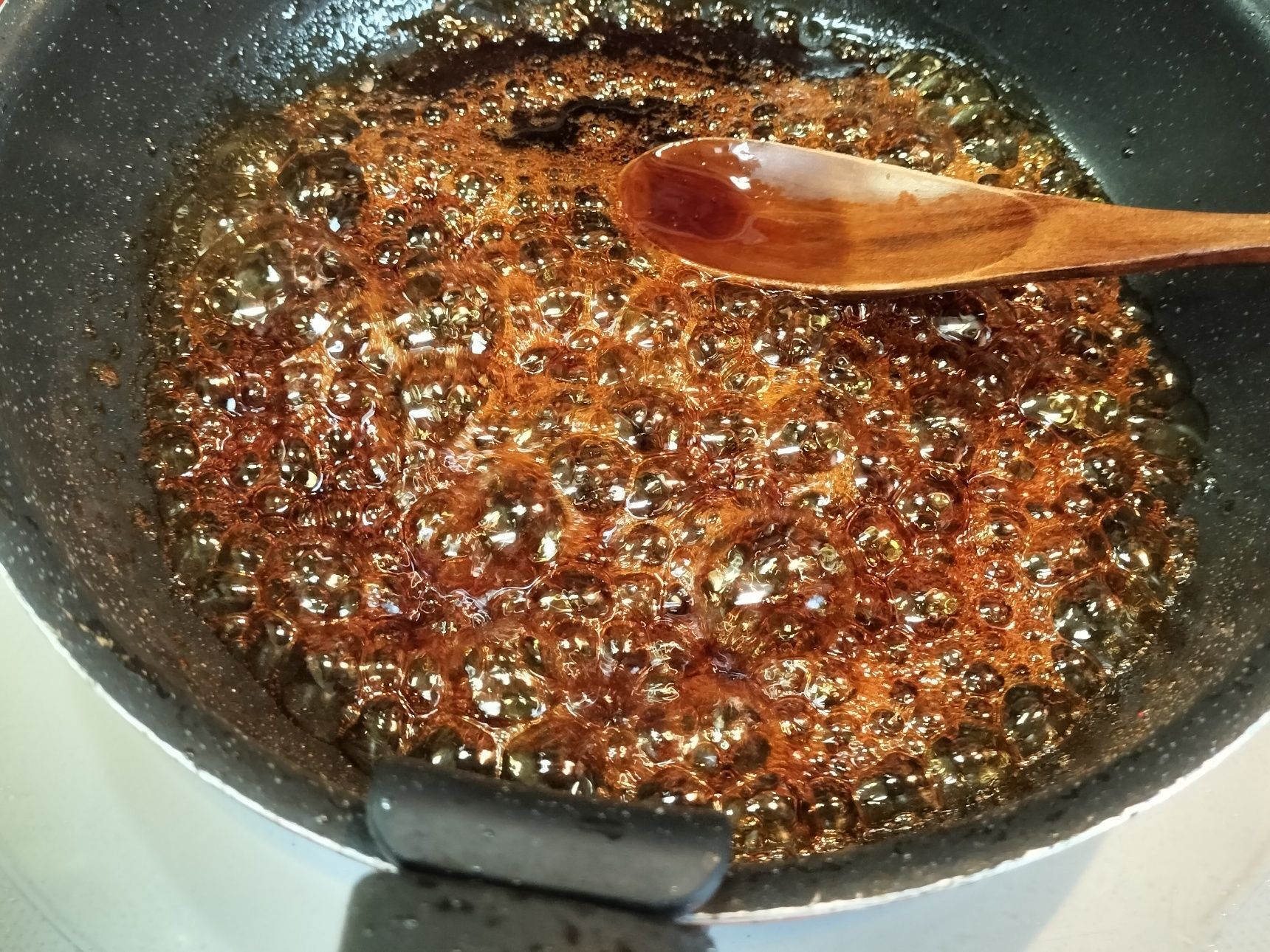 2、材料▲を混ぜ合わせて、フライパンの中に入れて混ぜる