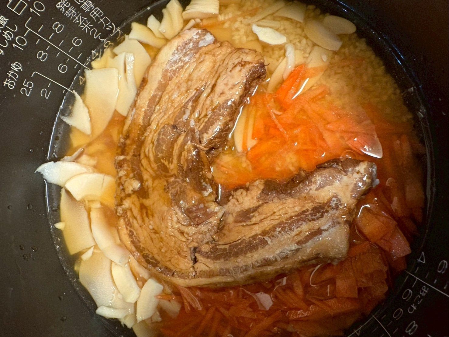 角煮を乗せて炊飯スタートです！