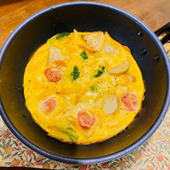 冷蔵庫の残り物でご馳走オムレツ