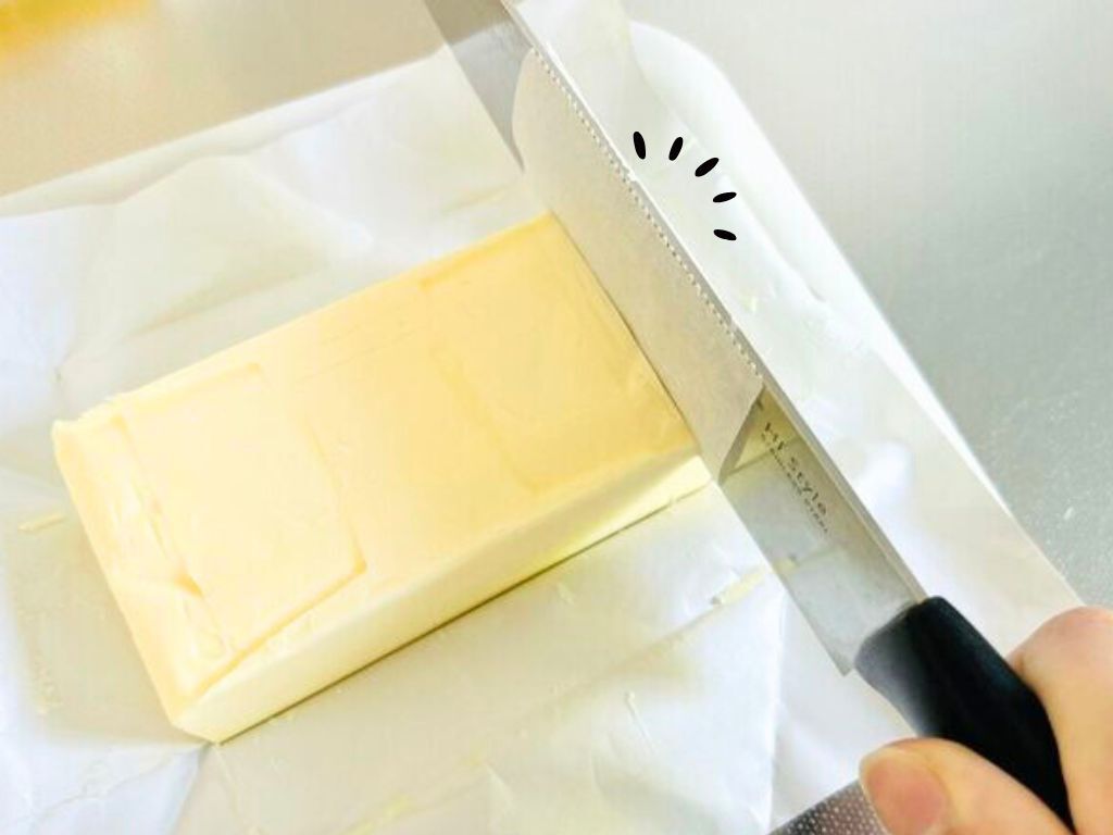 包丁を汚さずに『バター』を切る方法。小分け保存もできてプチストレス解消♡