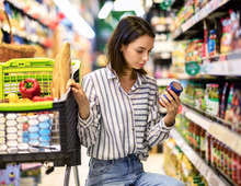 割引シールがあっても買うの待って！食費月3万円台の人がスーパーで気をつけている「食材の選び方」3つ