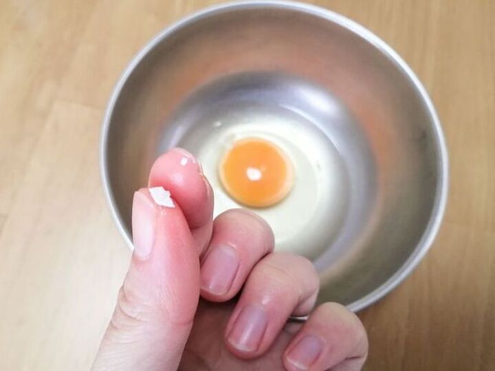 「卵の殻が入っちゃった!」→一発で取れます。覚えておいて損なしのちょいテク♡