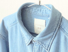 【ユニクロ】話題の『コラボシャツ』が40代の春コーデに大活躍の予感！大人も着やすい正統派デザイン