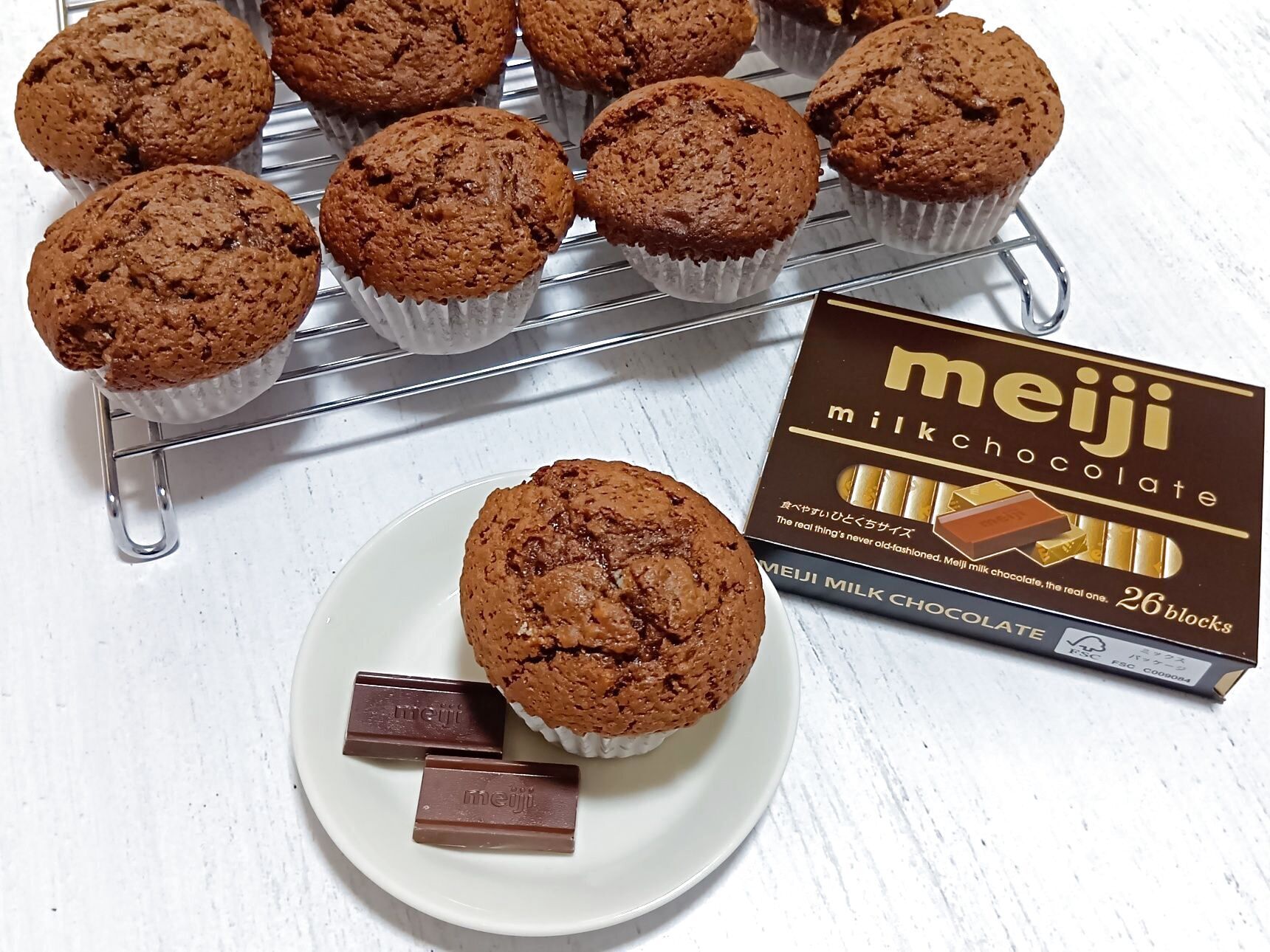 私はチョコをミルクとブラック半々でブレンドしています。この組み合わせで作るチョコケーキは絶品で、家族にも大好評です。