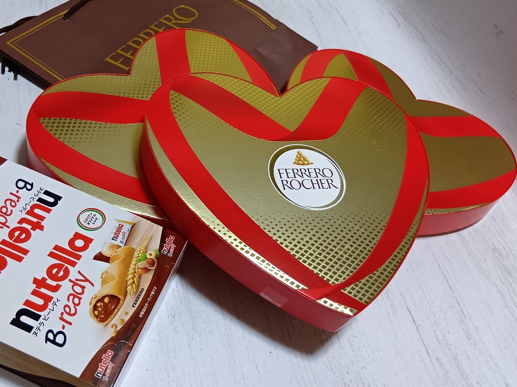 最高に美味しいのに半額で購入！来年もあるといいね！大切な方や自分へのご褒美にも！フェレロ ロシェ