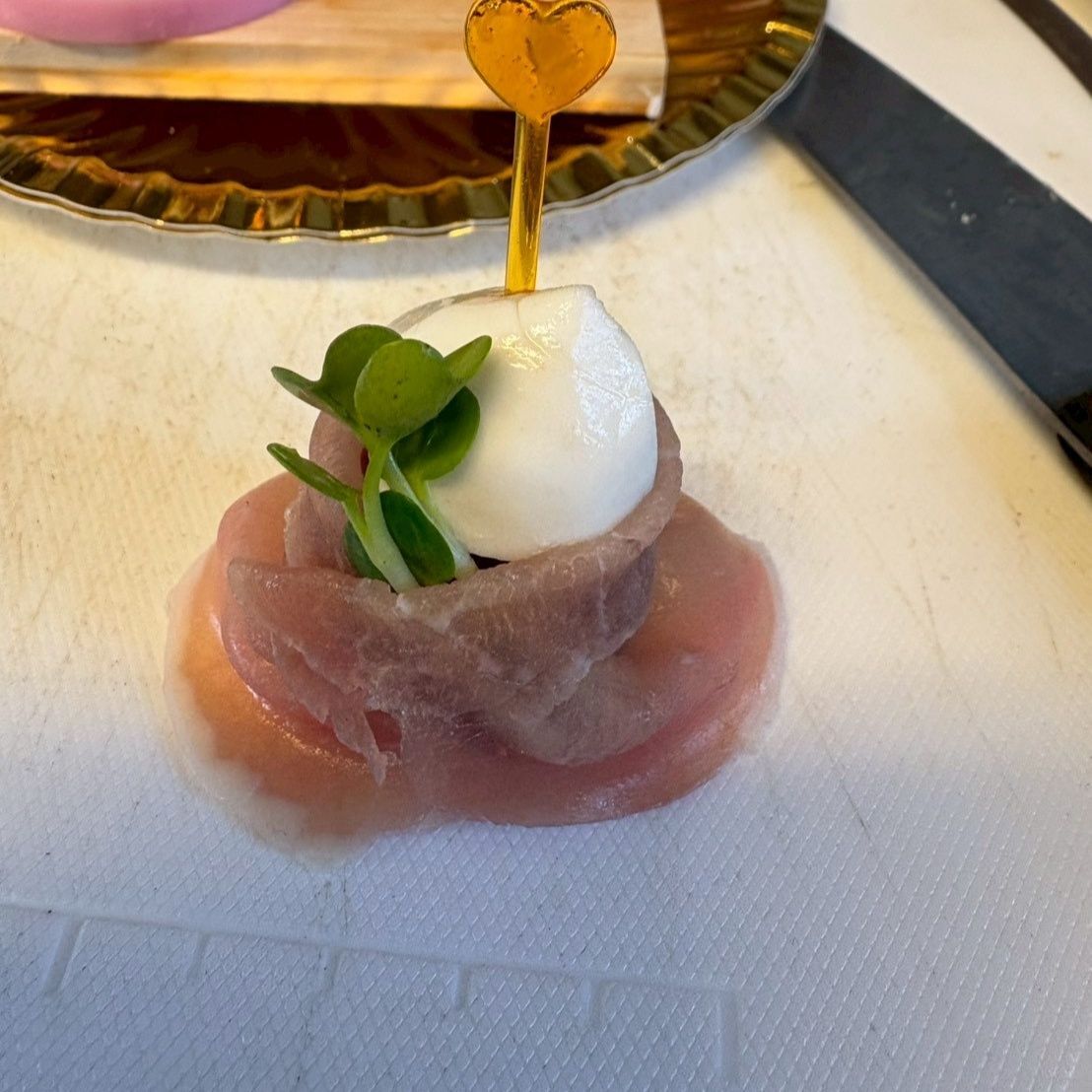 カイワレを持たせてあげたらすごく可愛くなりました。