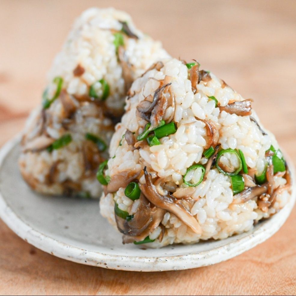 やみつきに！まいたけのみそおにぎりのレシピ