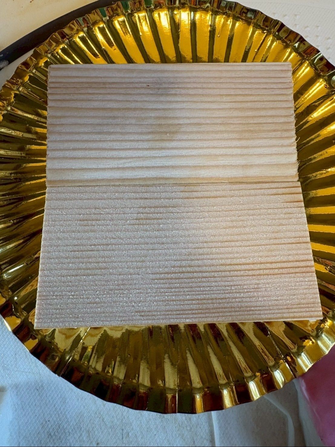 蒲鉾板3枚、奥は2枚重ね、手前は1枚の段を作ります。