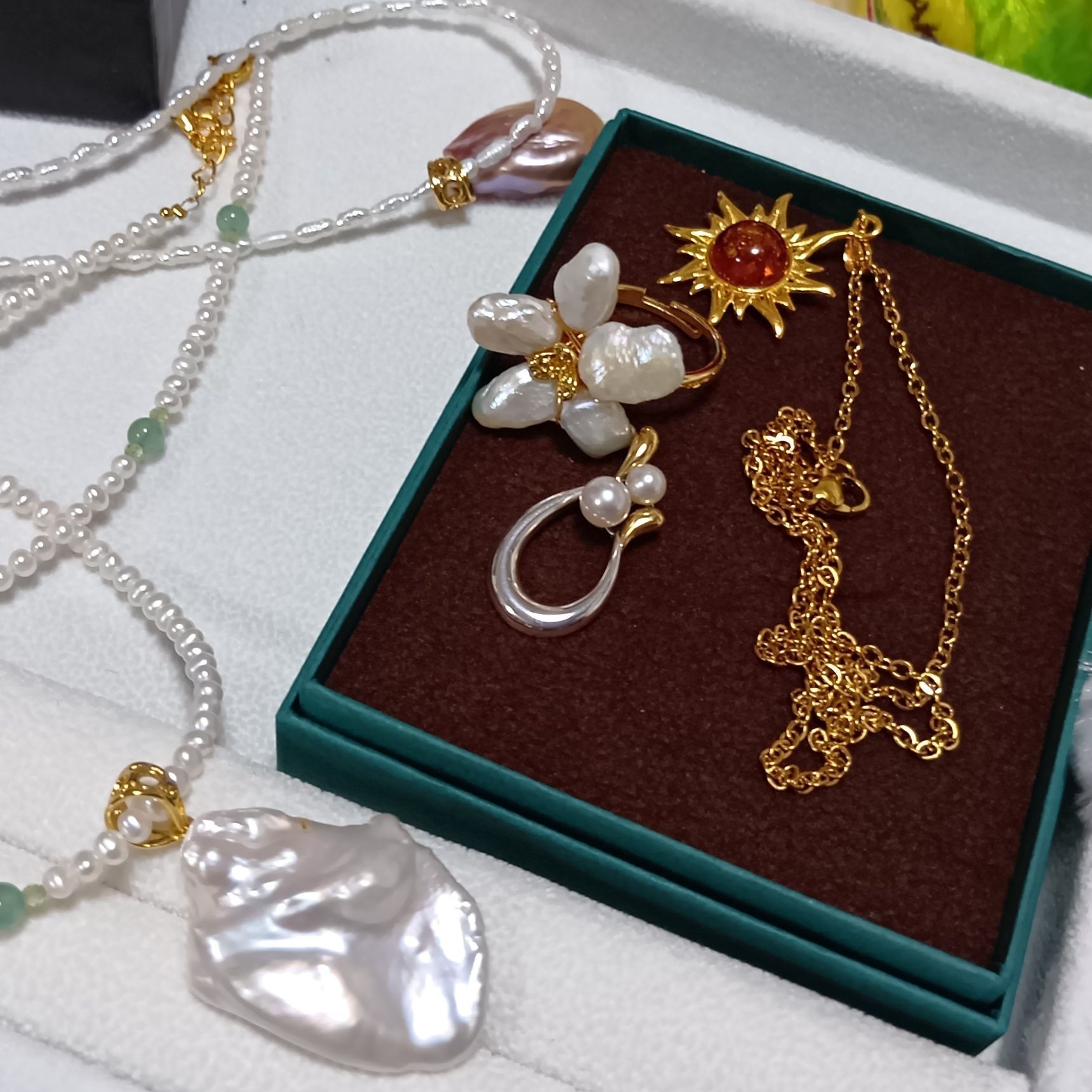 太陽モチーフは、生命力・活力・希望・幸福の象徴で、身につけると前向きなエネルギーを感じられるデザインです！