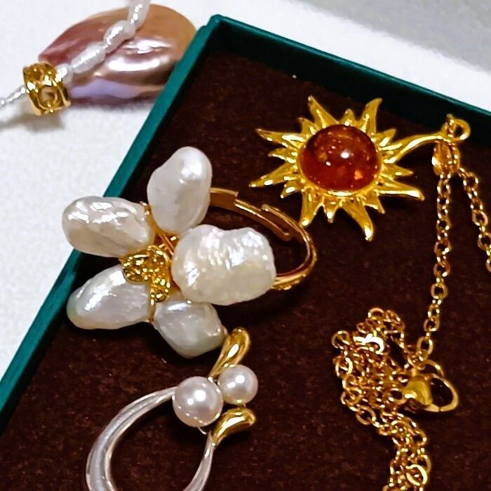 アフター万博を楽しむ！太陽モチーフの琥珀ネックレス！